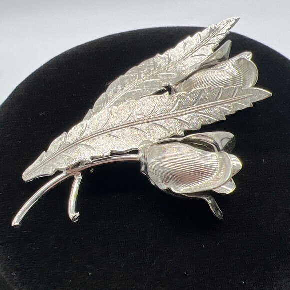 Silver Rosebud Brooch Pin With Textured Leaf Design - Picture 6 of 8